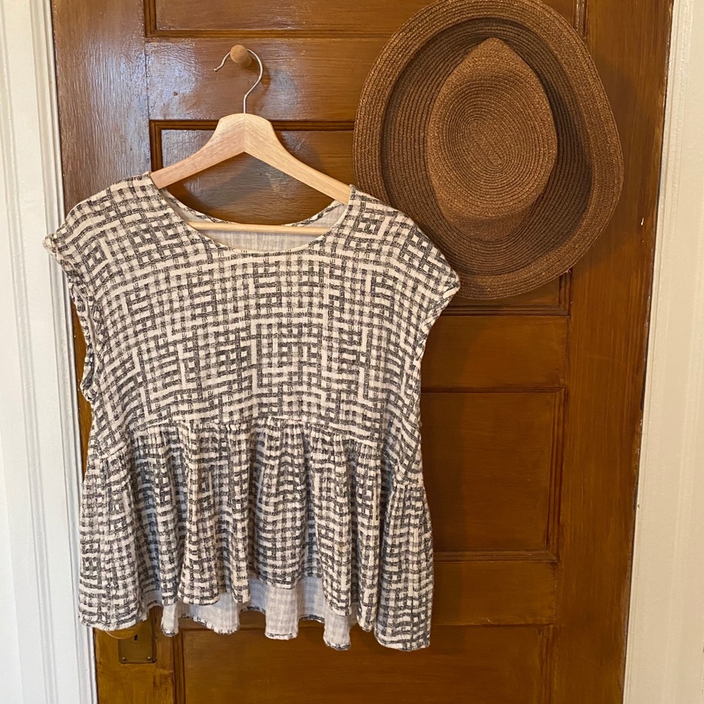 Voloshin Black and White Swing Top